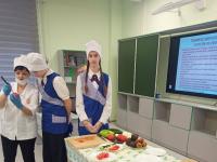В МАОУ гимназии 69 в рамках недели школьного питания прошли открытые уроки для девочек 