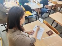 В гимназии 92 прошла акция "ОГЭ глазами родителей". Родители смогли почувствовать себя в роли выпускников