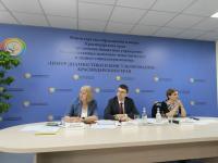 Председатели родительских комитетов краснодарских школ 10 апреля приняли участие в краевом родительском собрании "Ответственное родительство. Расставляем приоритеты"